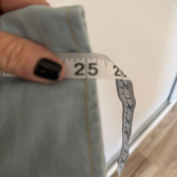 Love The Label Anthropologie Floral Chambray Buttondown Shirt Size Medium - Picture 7 of 7